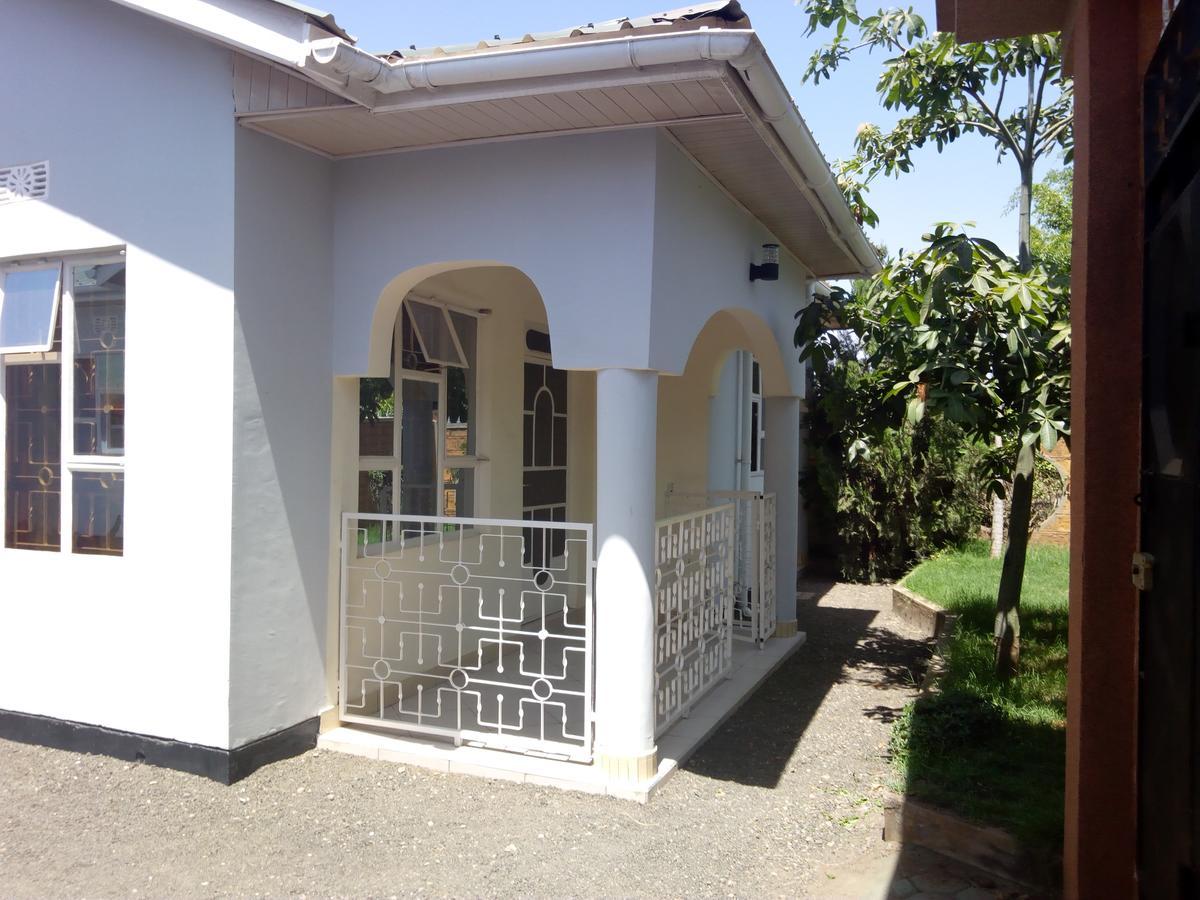Bed and Breakfast Le Parlour Boma la Ngombe Esterno foto