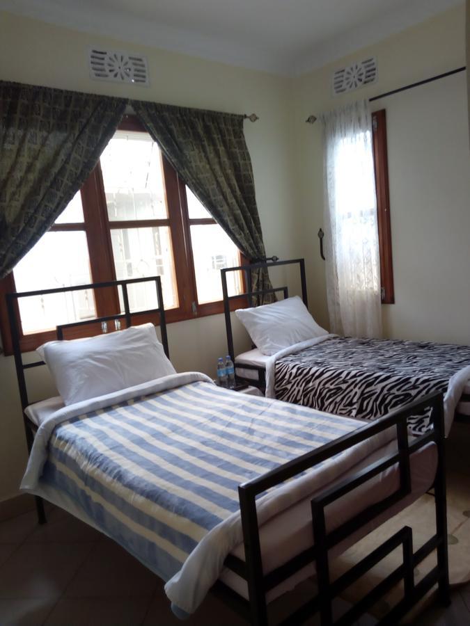 Bed and Breakfast Le Parlour Boma la Ngombe Esterno foto