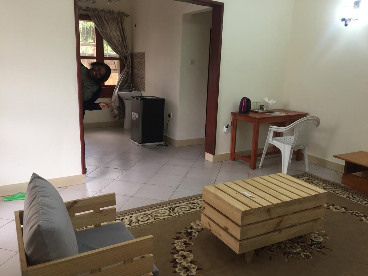Bed and Breakfast Le Parlour Boma la Ngombe Esterno foto
