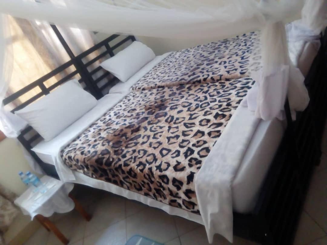 Bed and Breakfast Le Parlour Boma la Ngombe Esterno foto