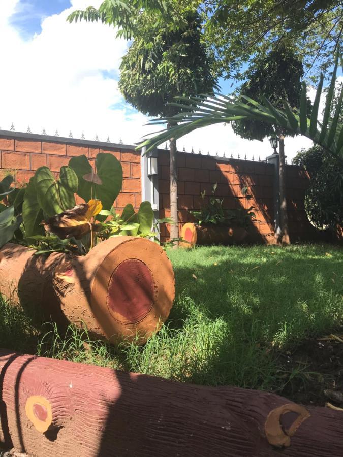 Bed and Breakfast Le Parlour Boma la Ngombe Esterno foto