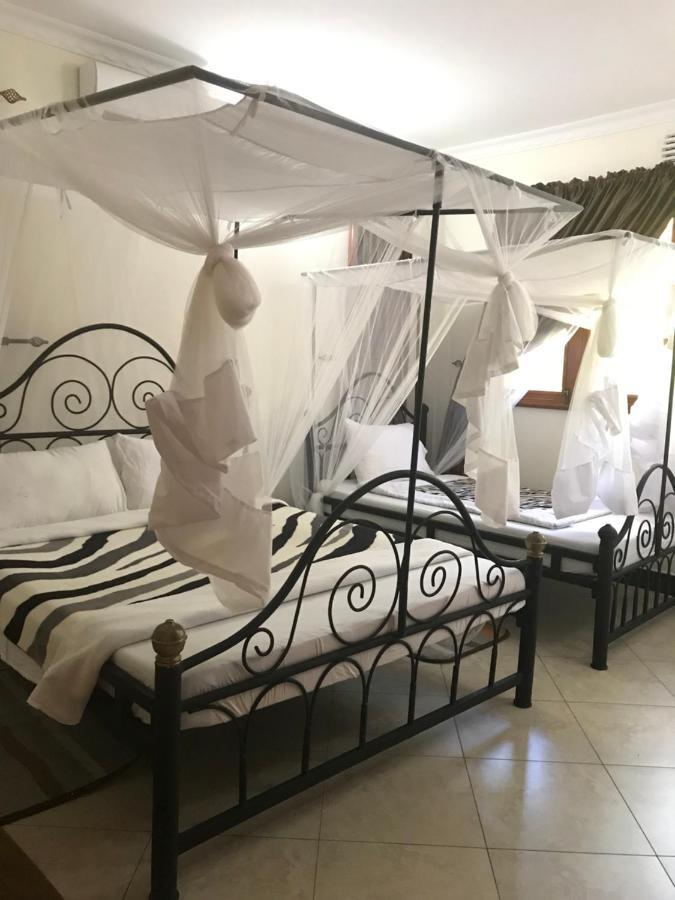 Bed and Breakfast Le Parlour Boma la Ngombe Esterno foto