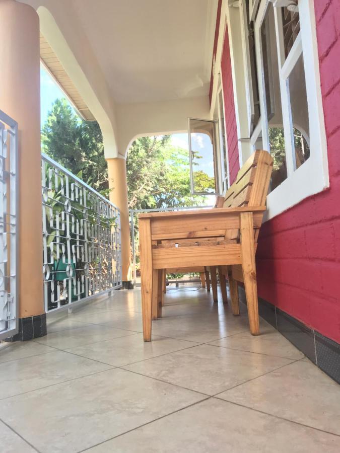 Bed and Breakfast Le Parlour Boma la Ngombe Esterno foto