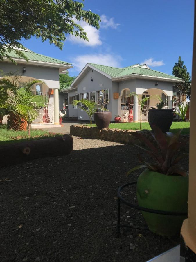 Bed and Breakfast Le Parlour Boma la Ngombe Esterno foto