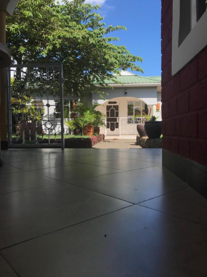 Bed and Breakfast Le Parlour Boma la Ngombe Esterno foto