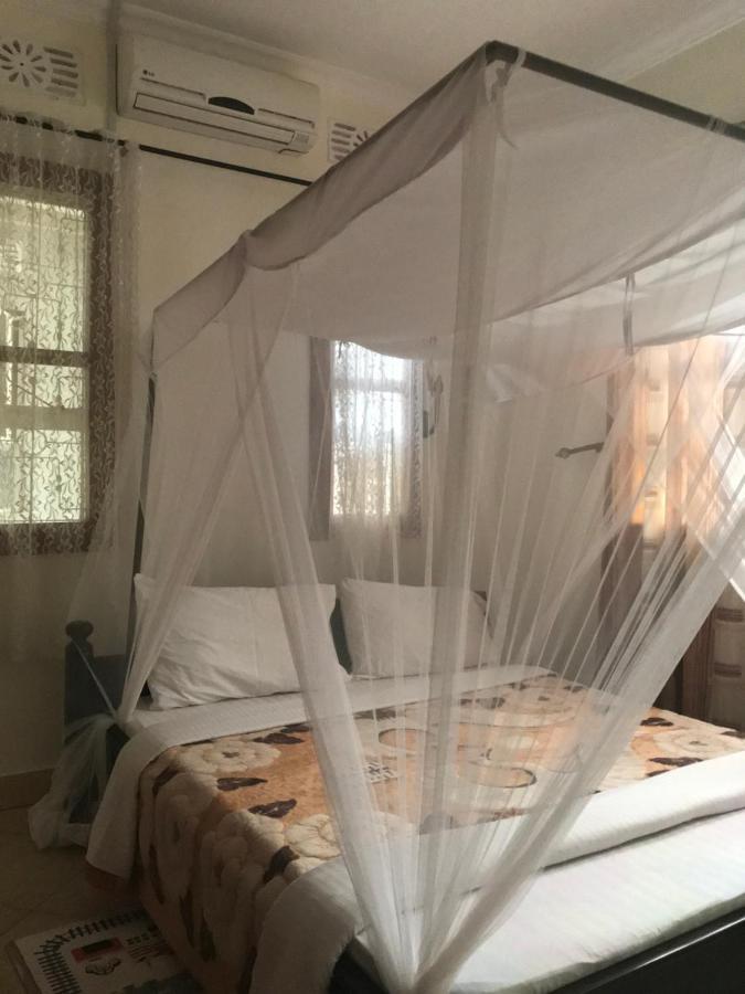 Bed and Breakfast Le Parlour Boma la Ngombe Esterno foto