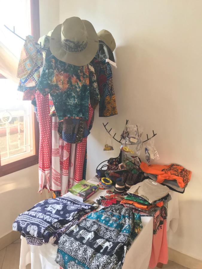 Bed and Breakfast Le Parlour Boma la Ngombe Esterno foto