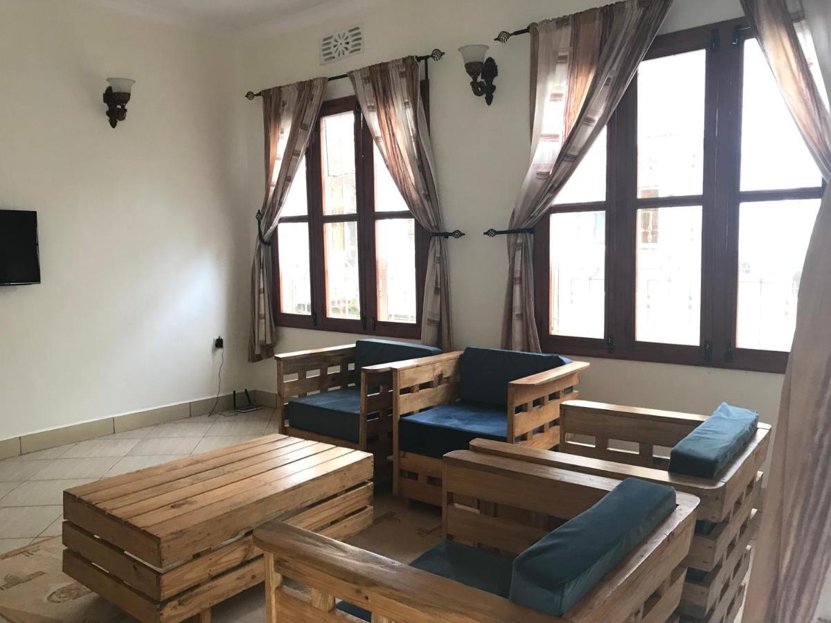 Bed and Breakfast Le Parlour Boma la Ngombe Esterno foto
