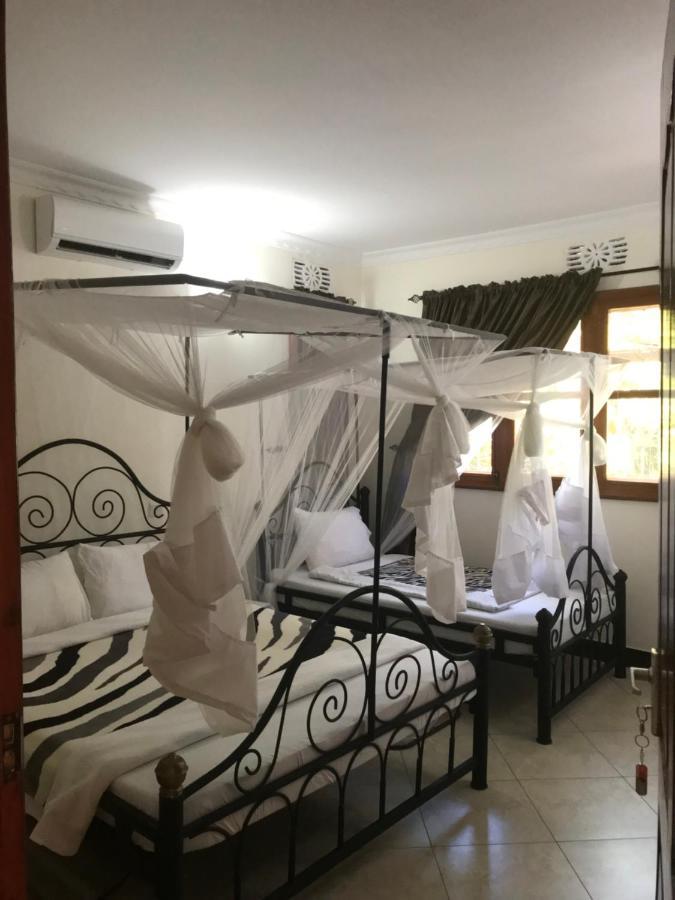 Bed and Breakfast Le Parlour Boma la Ngombe Esterno foto